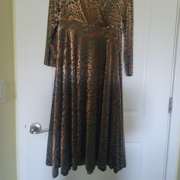 Brand New With Tag Size Medium Elegant Brown and Green Dress - Picture 8 of 12
